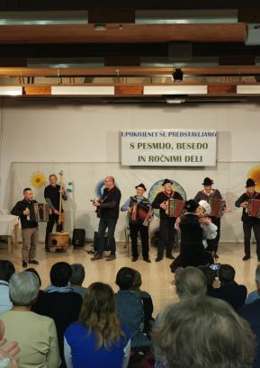 Presenečenje dogodka – harmonikarji, ki so poskrbeli za še bolj veselo in živahno vzdušje FOTO: LIDIJA RAZLOŽNIK ČEFERIN