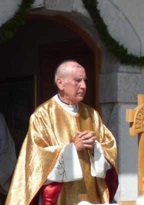 Jože Dolenc ob praznovanju zlate maše v Malenskem Vrhu FOTO: JURE FERLAN