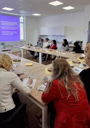 Na Osnovni šoli Jela Janežiča v Škofji Loki je pred časom potekal peti medinstitucionalni posvet, ki je predstavljal uvod v niz dogodkov ob 80-letnice šole. FOTO: TONKA KLEMENČIČ