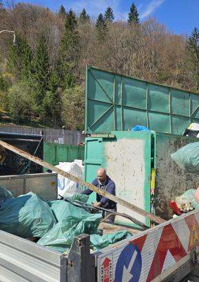 V aprilu je v občini Gorenja vas - Poljane potekalo več čistilnih akcij, v okviru katerih so poskrbeli za čistejšo in lepšo okolico. Foto: arhiv ŠD Sv. Urban