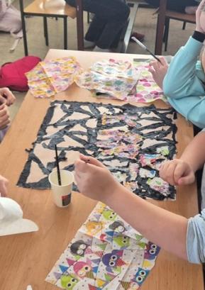 Učenci šestega, sedmega in devetega razreda so se udeležili steklopihaških delavnic. FOTO: ARHIV ŠOLE