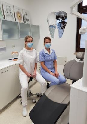 Nova zobozdravnica Živa Veber z zobno asistentko Klavdijo Pivk FOTO: ARHIV AMBULANTE