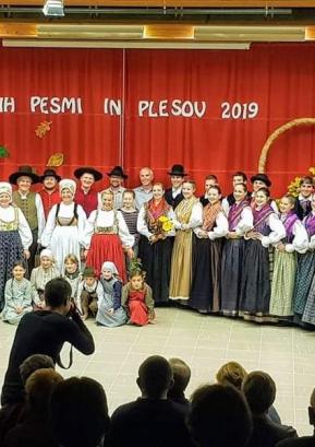 Večer slovenskih pesmi in plesov je TD Žirovski Vrh v Gorenji vasi pripravil že drugič. Foto: Tinkara Kavčič