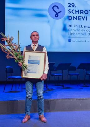 Janez Koprivec ob prejemu priznanja zdravnik leta FOTO: ARHIV ZDRUŽENJA ZDRAVNIKOV DRUŽINSKE MEDICINE