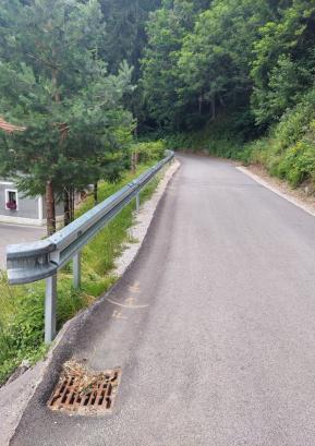 Nova ograja na odseku Murave maln na lokalni cesti Murave–Žetina. FOTO: ARHIV OBČINE