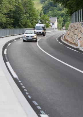 Obnovljena cesta proti Sovodnju FOTO: TINA DOKL