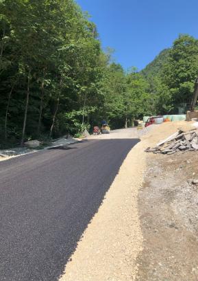 Asfaltiranje ceste na Trebiji FOTO: ARHIV OBČINE