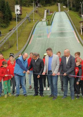 V Žireh so odprli sodoben nordijski center, v katerem trenirajo tudi nekateri uspešni skakalci iz naše občine. Foto: Foto Viktor, Žiri