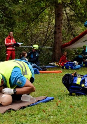 Ekipe so se spoprijele tudi s simulacijo nesreče strmoglavljenega zrakoplova. Foto: arhiv URSZR