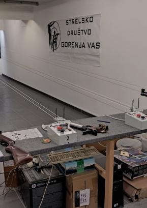 Obiskovalci so si ob dnevu slovenskega športa lahko ogledali strelišče Strelskega društva v Gorenji vasi. FOTO: JURE FERLAN