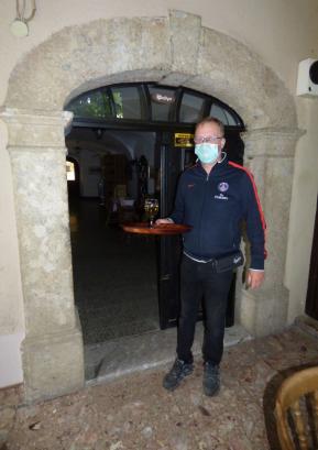 Boštjan Poljanšek iz gostilne Na Vidmu ob ponovnem odprtju gostilne. Foto: Jure Ferlan