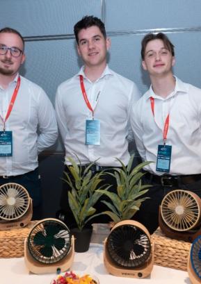 Ventilator so razvili Luka Debeljak, Miha Ambrožič in Tadej Tomaž Filipič. Foto: Tadej Kreft