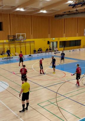 V soboto, 15. marca, je športna dvorana v Gorenji vasi gostila polfinale državnega prvenstva v floorballu. FOTO: JURE FERLAN