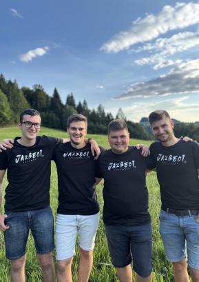 Ansambel Jazbeci sestavljajo (z leve): Nejc Peternelj, Tadej Dolenec, Aleš Demšar in Blaž Križnar. FOTO: ARHIV ANSAMBLA