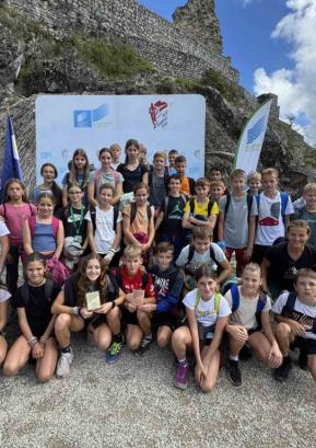 Učenci Osnovne šole Ivana Tavčarja Gorenja vas na šolskem državnem prvenstvu v gorskih tekih FOTO: ARHIV ŠOLE