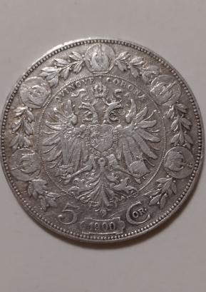 Srebrne kovance za pet kron z dvoglavim orlom so uporabljali v avstrijskem delu Avstro-Ogrske. Tehtajo 24 gramov. FOTO: JURE FERLAN