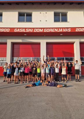 Noč v gasilskem domu je bila posebno doživetje tako za otroke kot animatorje. FOTO: ARHIV PGD GORENJA VAS