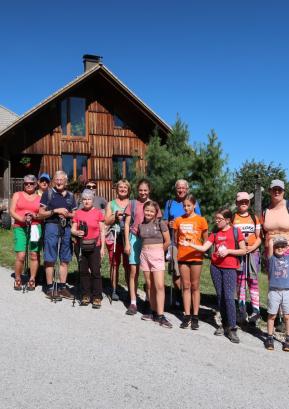 Predzadnji pohod so v Turističnem društvu Stari vrh pripravili po krajih in poteh, ki segajo na selško stran Starega vrha. FOTO: HERMINA JELOVČAN