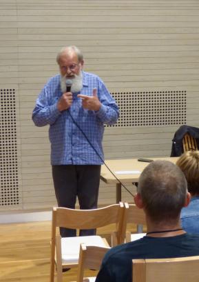 Predavanju Karla Gržana so številni obiskovalci pozorno prisluhnili. FOTO: JURE FERLAN