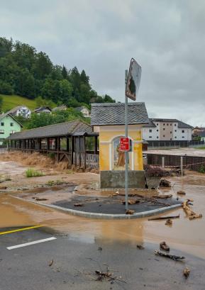 Škoda po avgustovskih poplavah je ocenjena na več kot 32 milijonov evrov (brez škode na stanovanjskih objektih). FOTO: JURE FERLAN