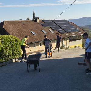 V Javorjah so za orodje poprijeli že najmlajši. FOTO: LIDIJA ŠTURM