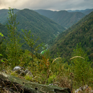 Pogled z grebena Slajke proti dolini Kopačnice Foto: Uroš Gantar