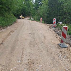 Sanacija cestišča proti Brdom Foto: ARHIV OBčINE