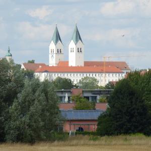 Stolni hrib v Freisingu s stolnico Marijinega vnebovzetja in sv. Korbinijana ter škofijskim dvorcem FOTO: JURE FERLAN