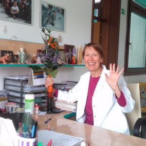 Zdravnica Anda Perdan je delala v Gorenji vasi od leta 1980 do upokojitve leta 2017. Foto: arhiv Ande Perdan