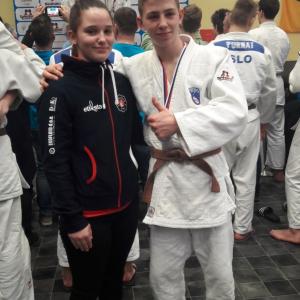Gašper s sestro Živo, ki je tudi uspešna judoistka – letos je bila 5. na državnem prvenstvu. Foto: osebni arhiv Gašperja Kokalja
