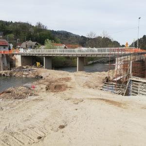 Gradnja novega mostu čez Soro v Poljanah Foto: Kristina Z. Božič