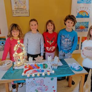 Drugošolci so širili srečo. FOTO: ARHIV ŠOLE