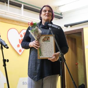 Hermina Jelovčan je ob jubileju zgodbo šole predstavila v knjigi Javorsko srce. FOTO: TINA DOKL