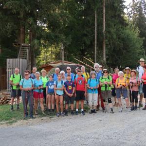 Udeleženci pohoda Med gorami Foto: Hermina Jelovčan