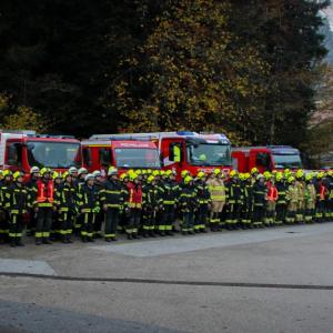 Postroj enot na Sovodnju FOTO: MANCA ŠEGA
