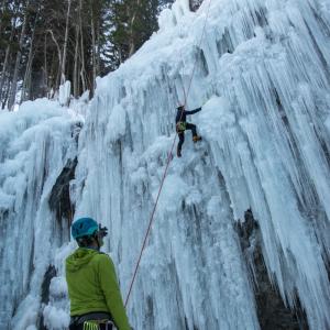 Slap Rancka v Gorenji Žetini je letos nudil odlične pogoje za ledno plezanje. FOTO: UROŠ GANTAR
