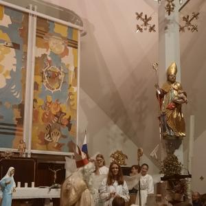 V Poljanah je Miklavž otroke prvič obdaroval v cerkvi sv. Martina. FOTO: ARHIV KS POLJANE