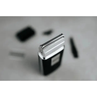 strojček WAH Travel Shaver - brivnik