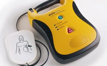 Defibrilator AED