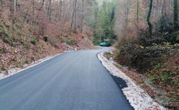 Rekonstruiranje ceste v Vinharje v zgornjem delu v dolžini cca 500 metrov. Foto: Igor Kržišnik