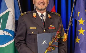 Roman Kokalj, poveljnik gasilskega poveljstva občine je prevzel bronasto priznanje. Foto: Viktor Debelak