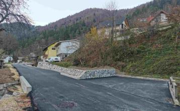 Ureditev struge potoka Trebišnik in ceste ob njej.