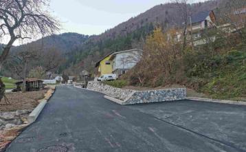 Ureditev struge potoka Trebišnik in ceste ob njej.