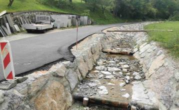 Ureditev struge potoka Trebišnik in ceste ob njej.