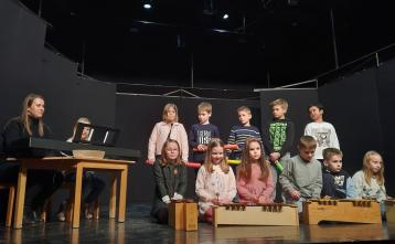 Nastop učencev PŠ Sovodenj na prireditvi ob kulturnem prazniku. Foto: arhiv PŠ Sovodenj
