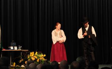 Prizor iz Tavčarjevega Cvetja v jeseni, Jerneja Bonča in Andrej Šubic