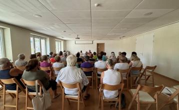 Informacijam o dolgotrajni oskrbi je v Gorenji vasi prisluhnilo precej občanov. Foto: arhiv občine