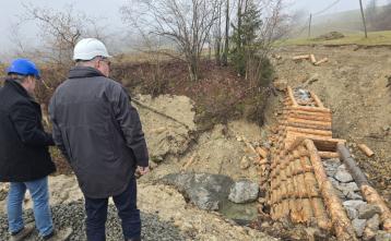Pregrada v bližini plazu Laze. Foto: MNVP