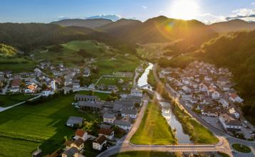 Gorenja vas v Poljanski dolini