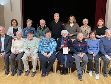 Soavtorji knjige folklornih in spominskih pripovedi iz Poljanske doline FOTO: TANJA MLINAR